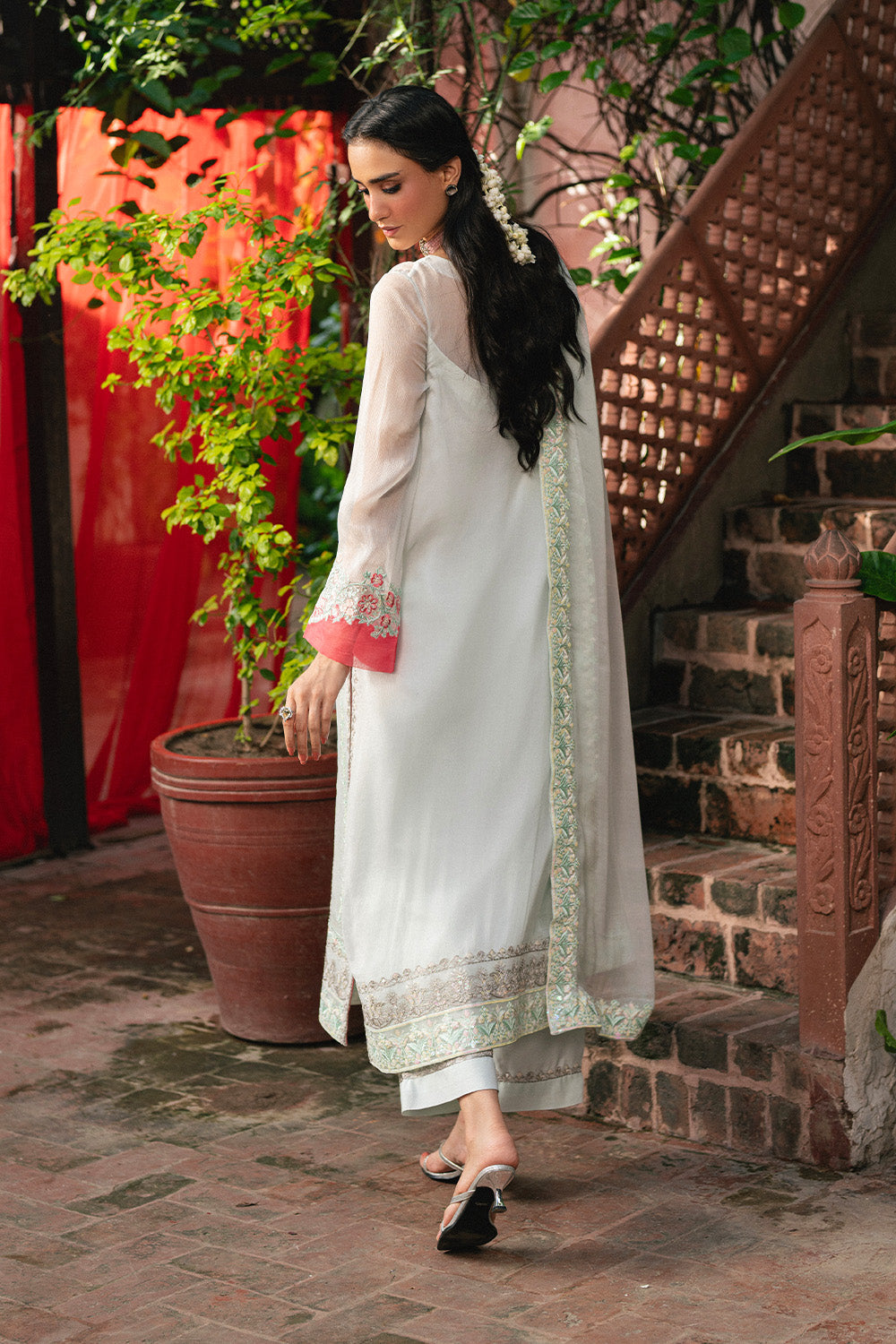 3 Piece Embroiderd Chiffon Classic White Chiffon Dress Maryum N Maria 3 Piece Embroiderd Chiffon Classic White Chiffon Dress Maryum N Maria