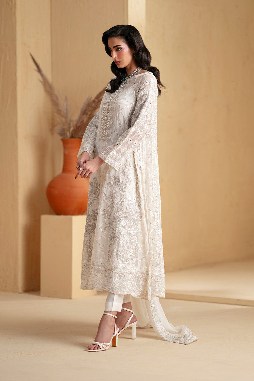 white chiffon dresses pakistani Formal Dresses Pakistan White 3 Piece Chiffon Pret